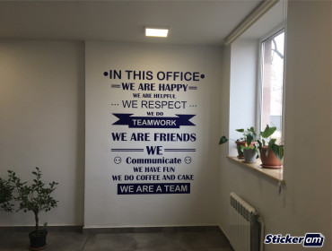 Оклейка текста на стену офиса
